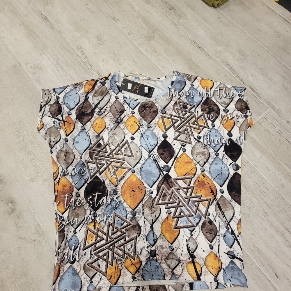 Tops - Picture 2 of 4